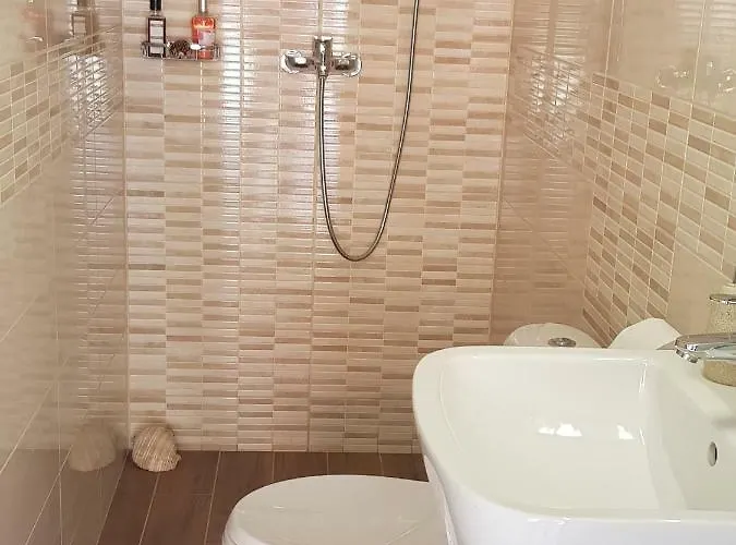 Country House アパート アンカラン